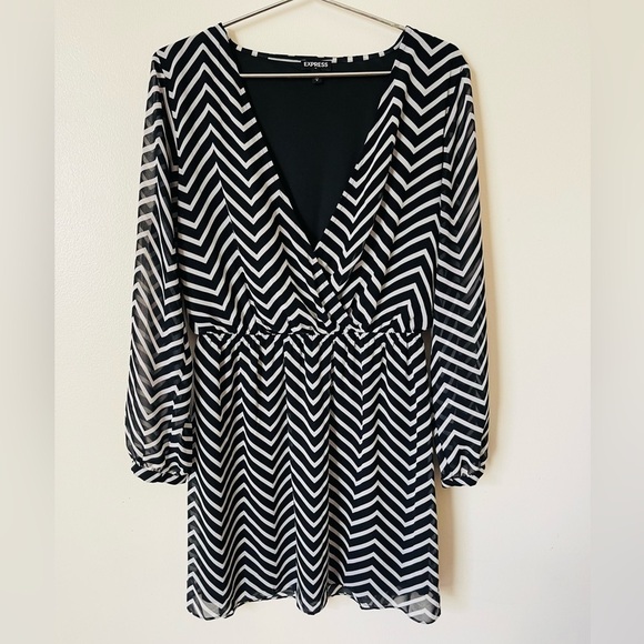 Express size M chevron dress - Picture 3 of 3